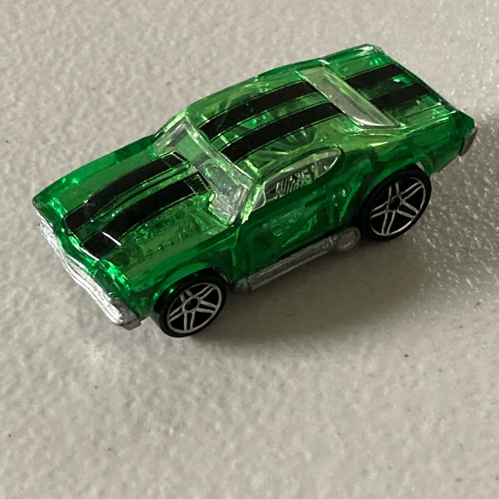 Hot Wheels Mattel ‘69 Chevelle Green Toy Car Black Stripes